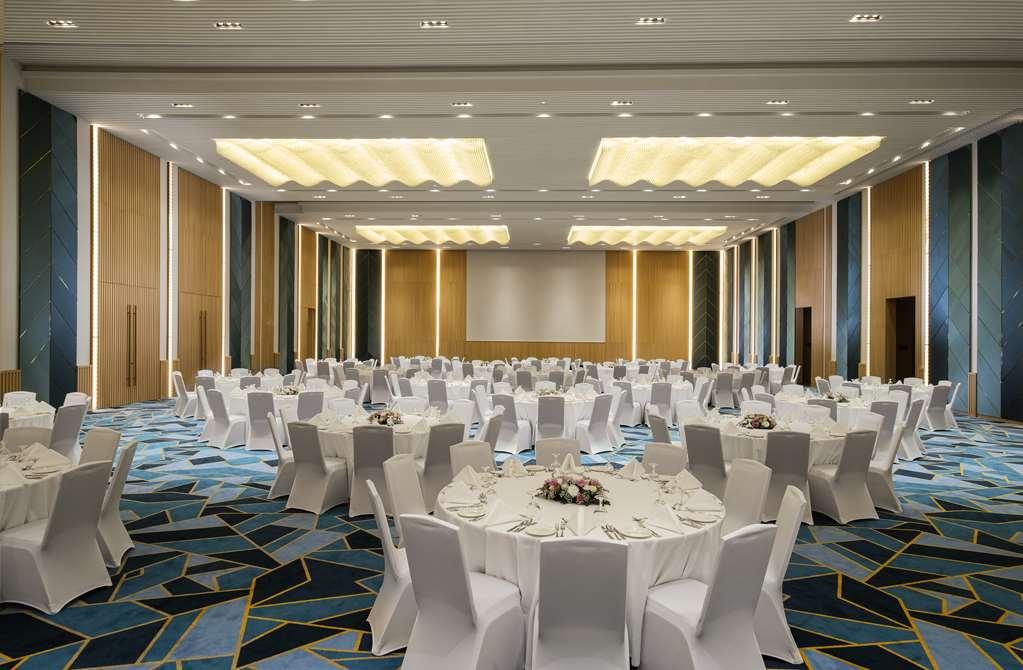Hotel Avani Suites