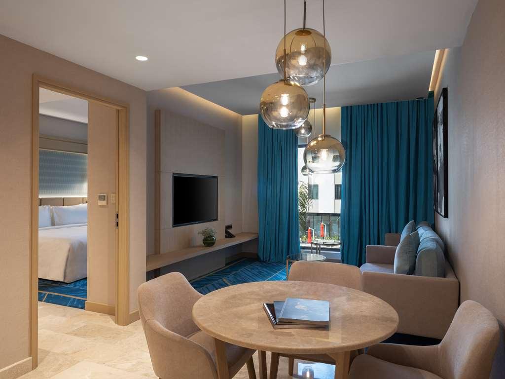 Hotel Avani Suites