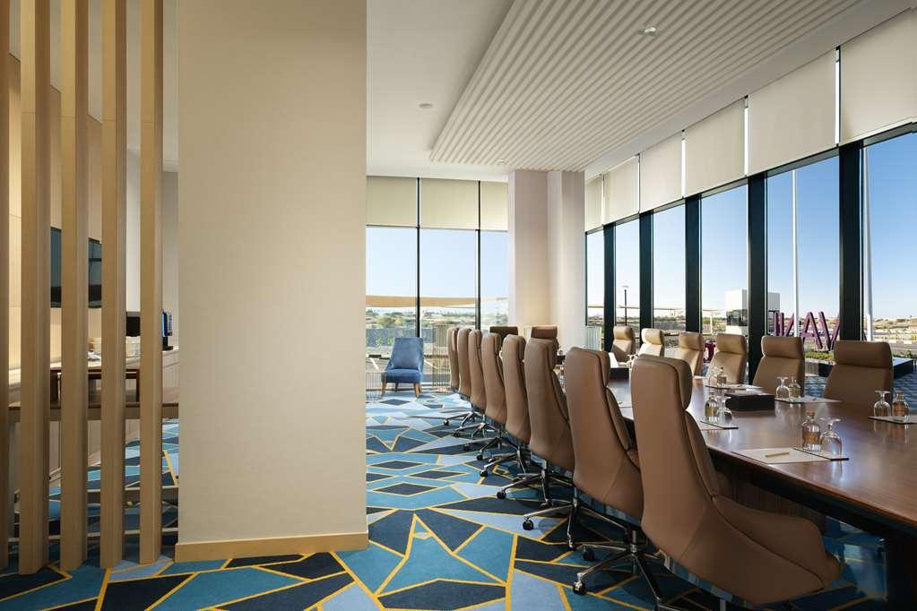 Hotel Avani Suites